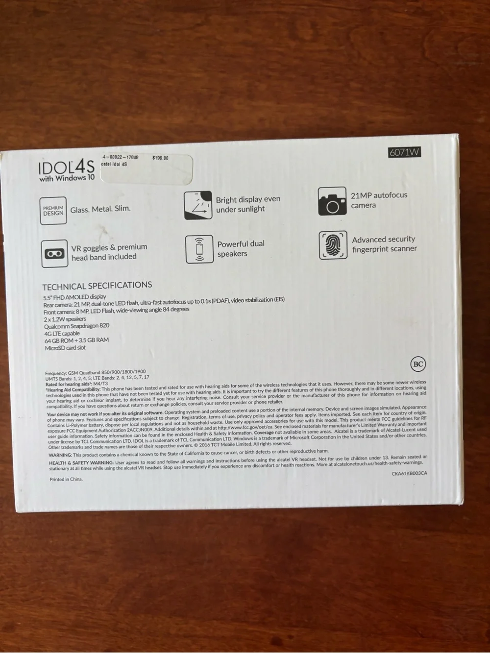Alcatel Idol 4S with Windows 10, a smartphone virtual reality headset